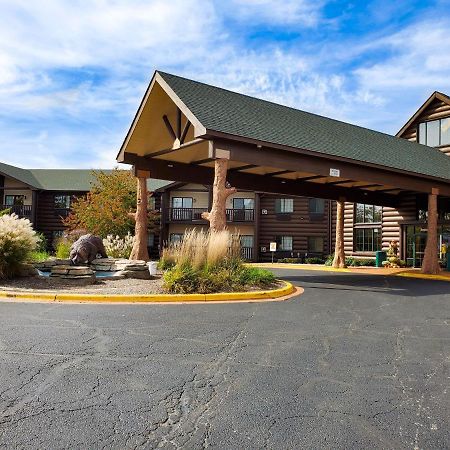 Grand Bear Resort At Starved Rock Utica Exterior photo