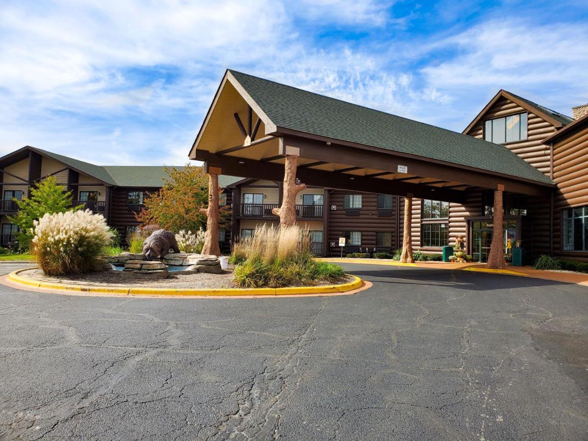 Grand Bear Resort At Starved Rock Utica Exterior photo