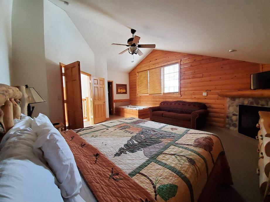 Grand Bear Resort At Starved Rock Utica Exterior photo