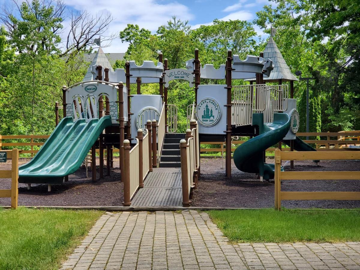 Grand Bear Resort At Starved Rock Utica Exterior photo